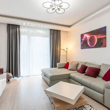 Lakeside Apartment *