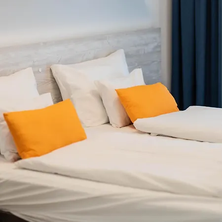 Lakeside Apartment *