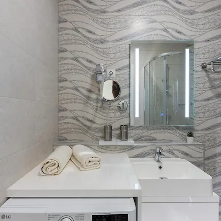 Lakeside Top Apartment شقة Fonyód